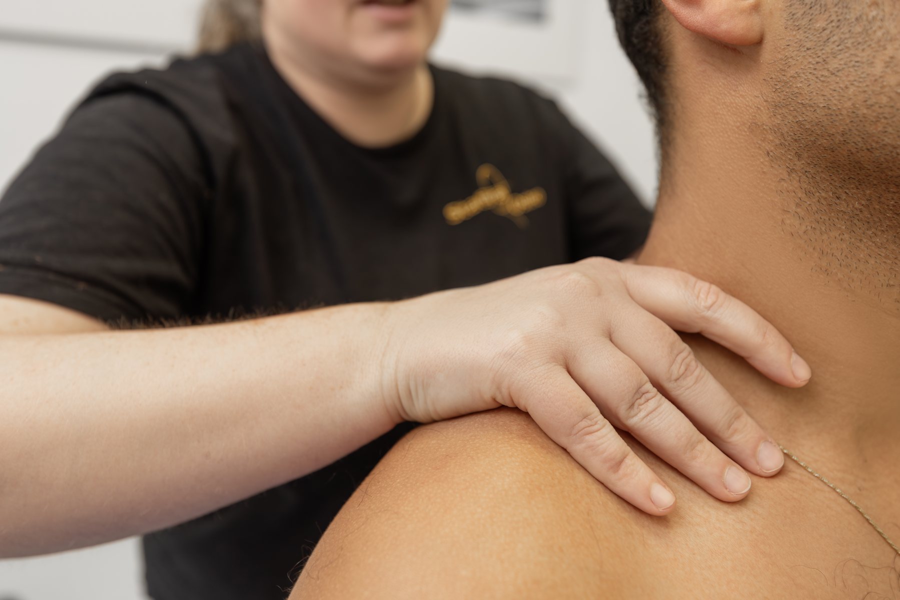 Osteopathisch onderzoek van de schouder